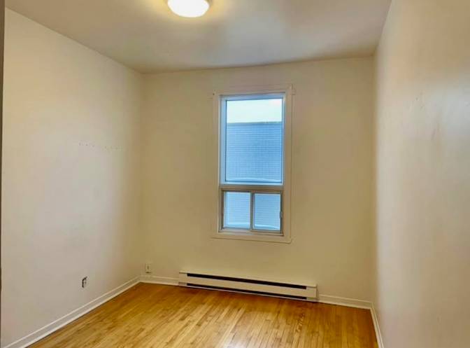 Safia Desrosiers's room