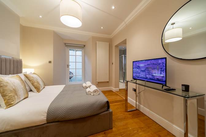 SSB Properties Management's room