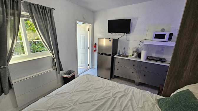 Carlos's room