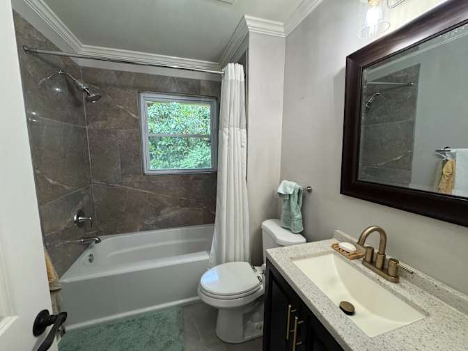 Alcove Rooms's room