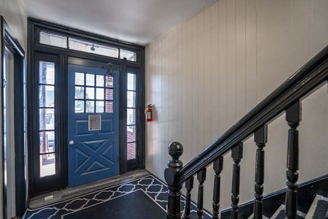 Lius Estate's room