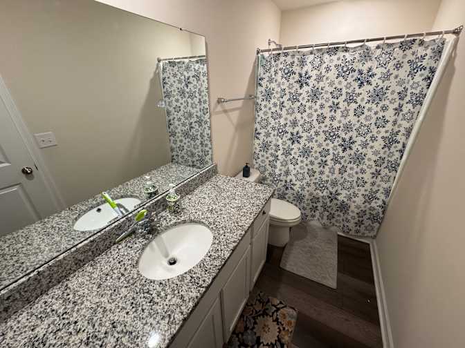 Alcove Rooms's room