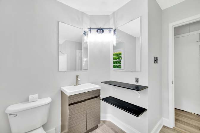 lifedoorrentals's room