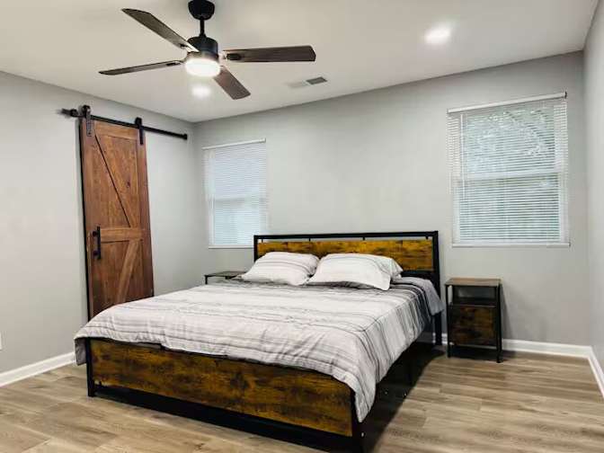 Alcove Rooms's room