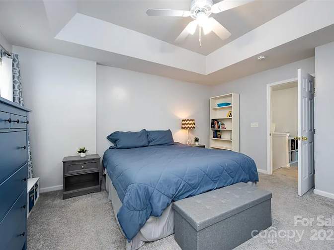 Liz's room