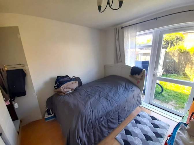 zaid khan's room