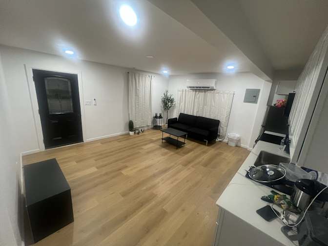 Leslie's room