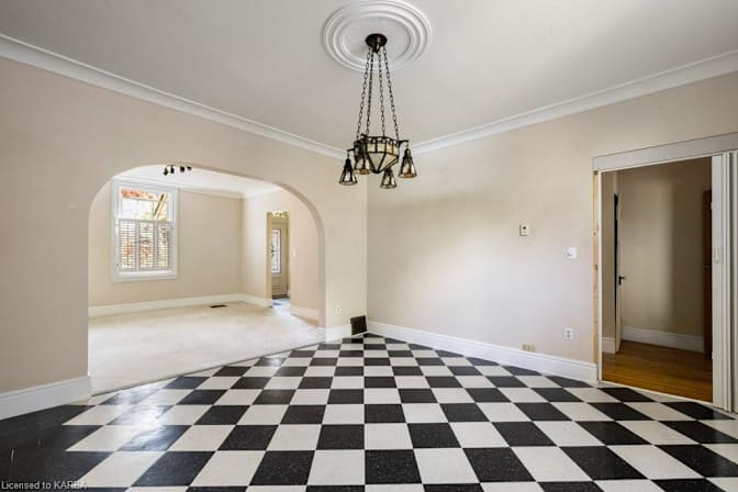 Kingston's room