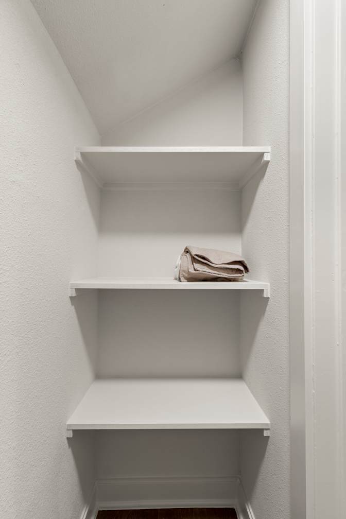 Tomic Properties's room