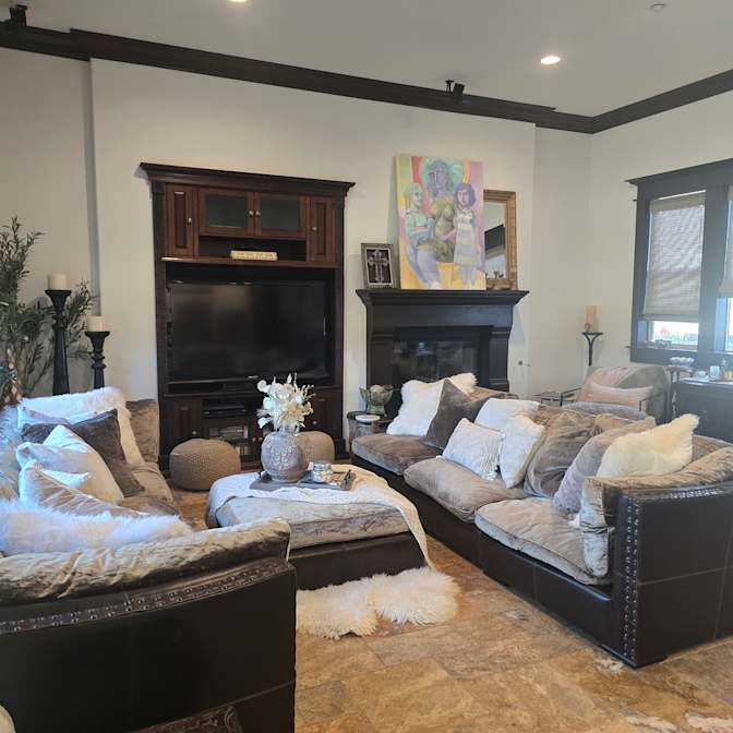 DIANA'S Home's room