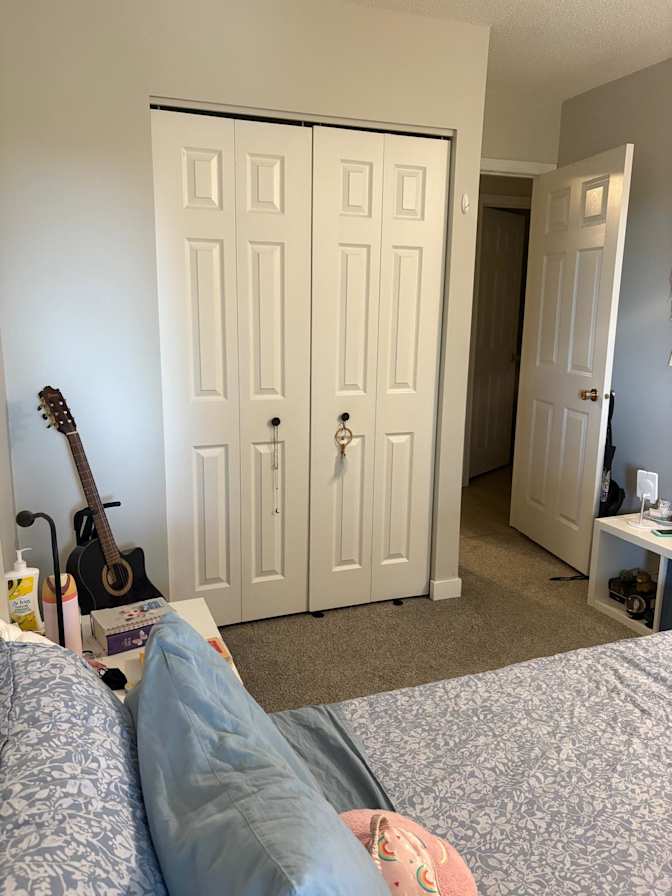 Saron's room