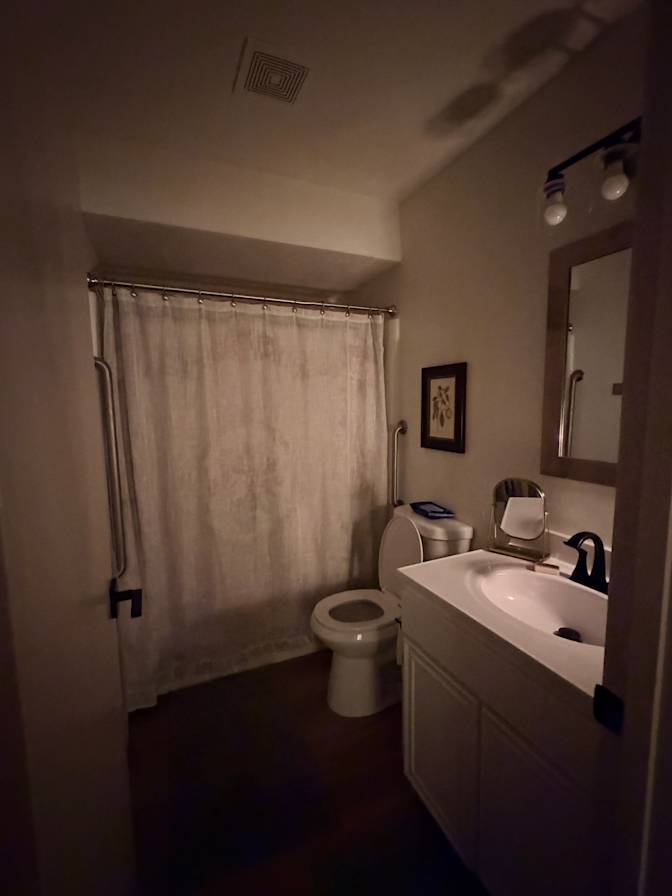 Benyt's room