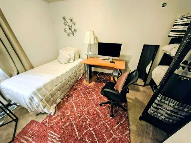 Carmen Rosa Giddings's room