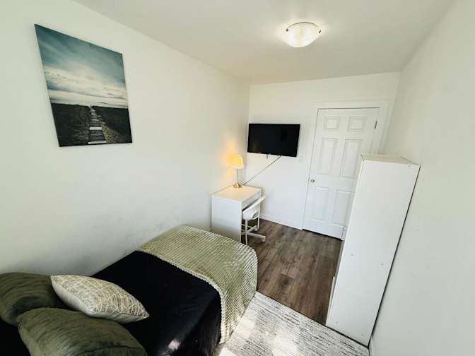 Alona's room
