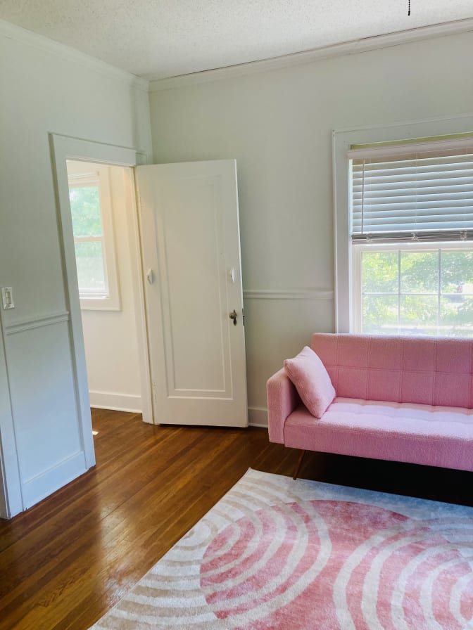 Avenue's room