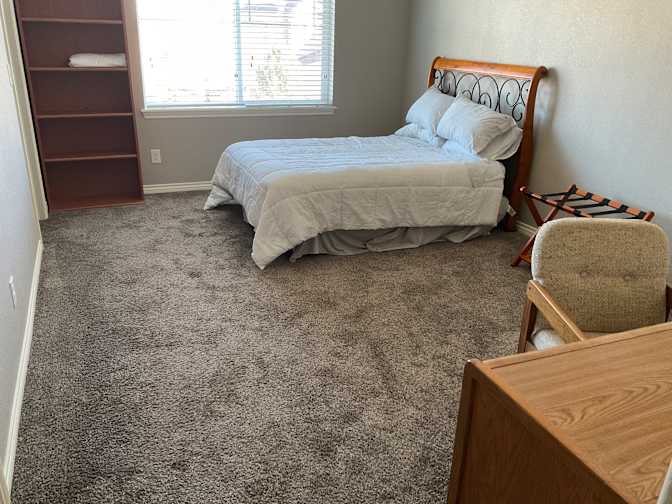 Tom's room