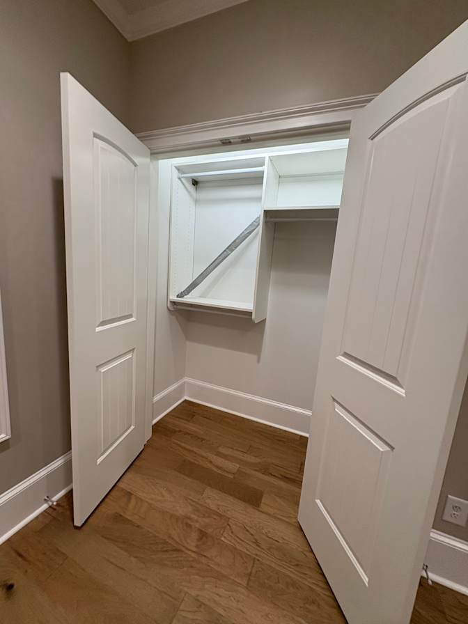 mercedes's room