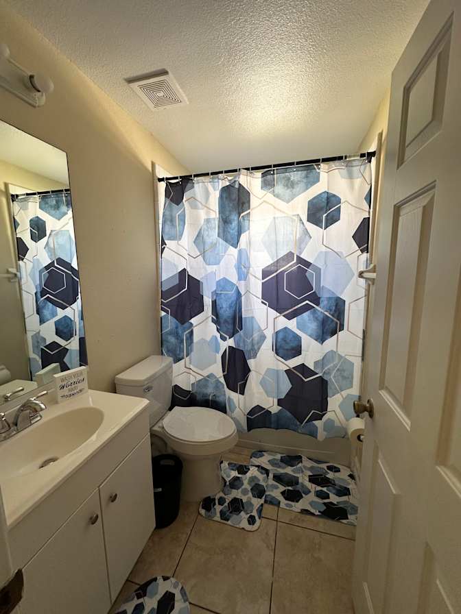 Glass Connect Housing Solutions's room