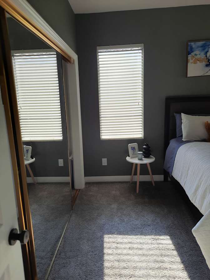Deelawn's room