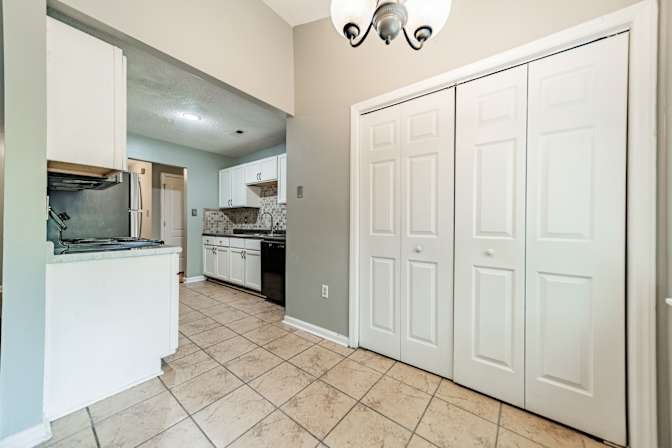 Alcove Rooms's room