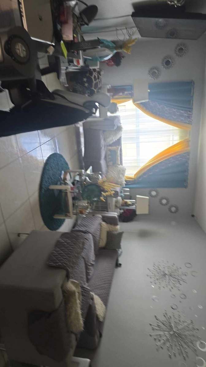 Luis's room