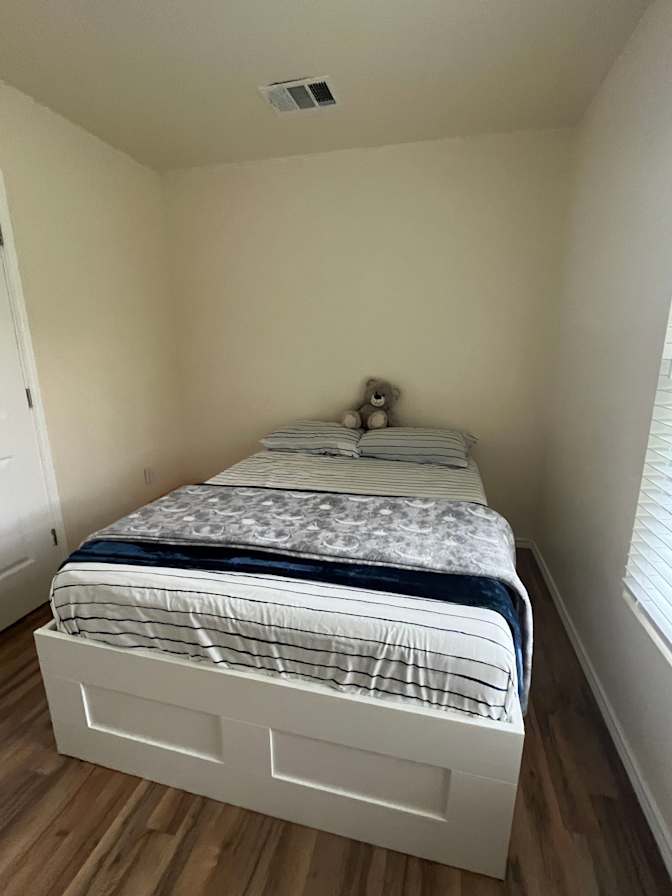 Metzli's room