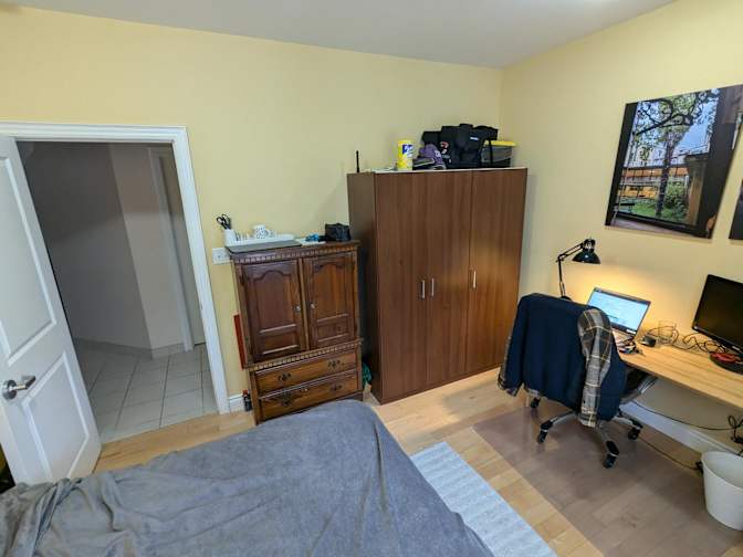 Max Midwinter's room