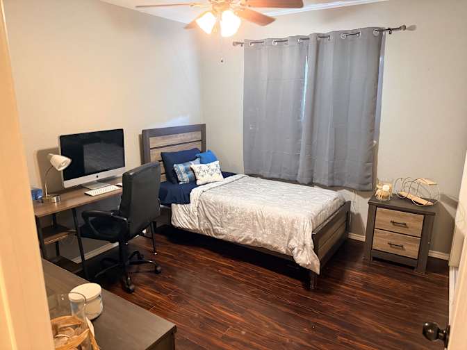 KARL FARMER's room