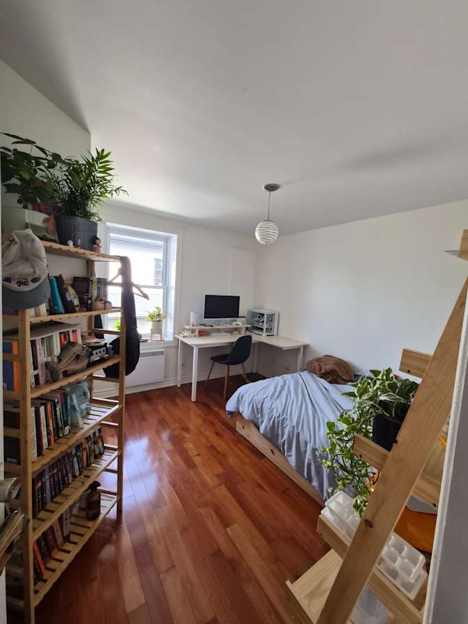 Caroline's room