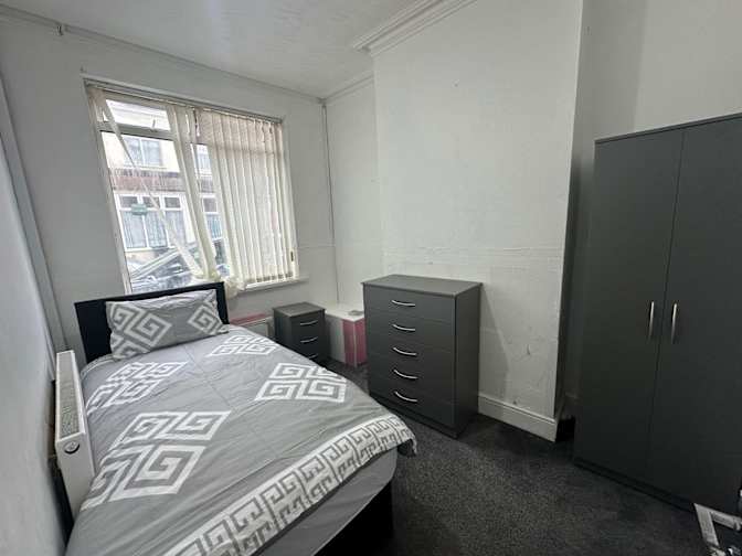 Black Country Homes's room