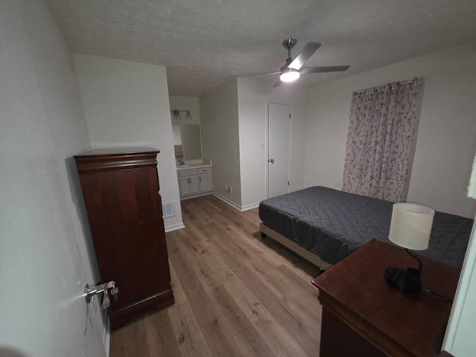 Dee's room