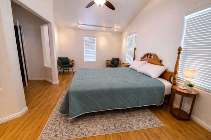 Leslie's room