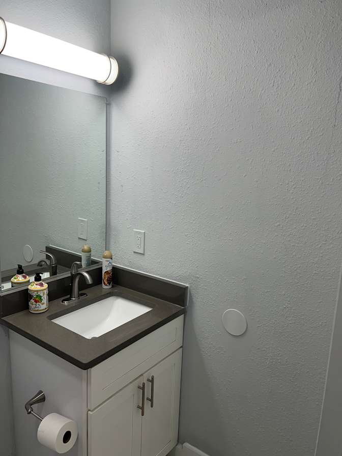 Vernice's room