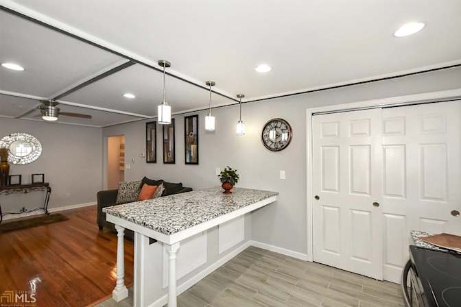 Alcove Rooms's room