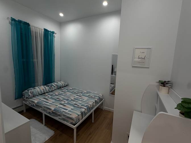 Yolaine's room