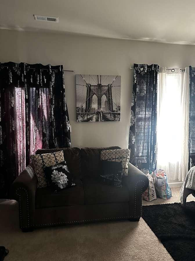 FeliciaAde's room