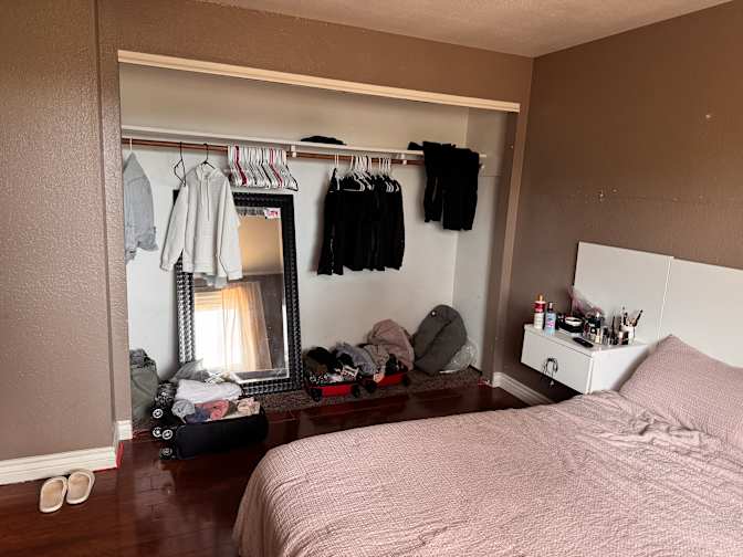 Ivelisse Gordon's room