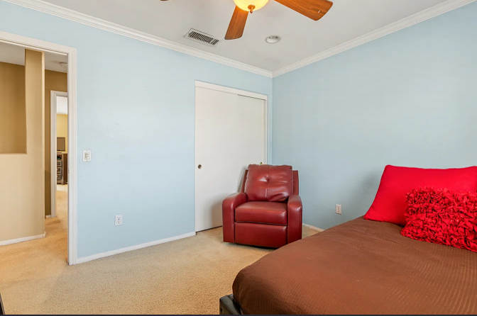 KRISI's room