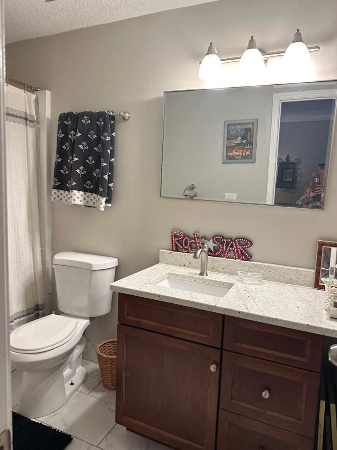Brooksie D Wells's room