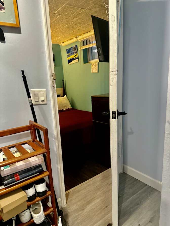 Carshella Hewie's room