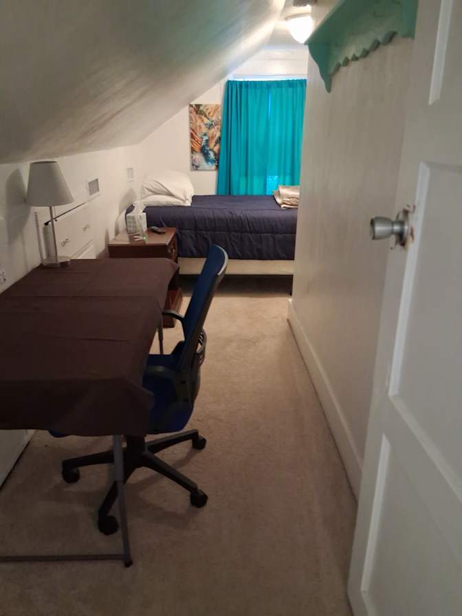 Glenda Elkins's room