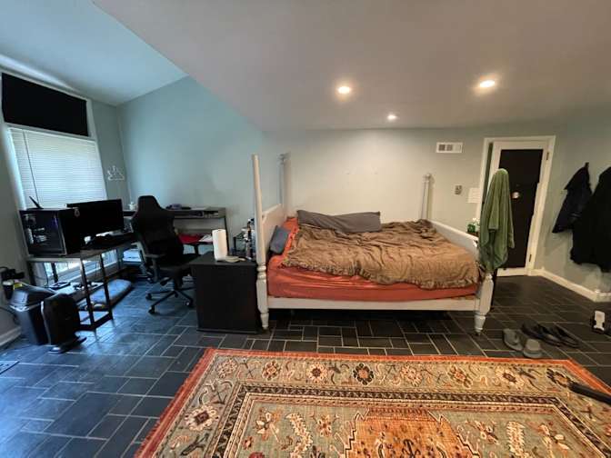 Jun's room