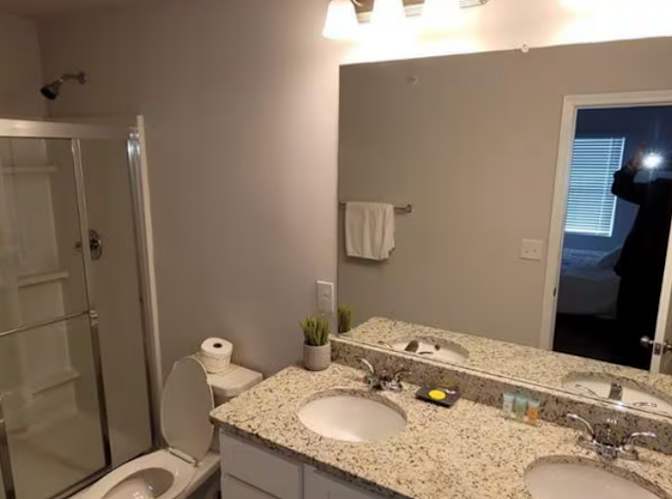 Alcove Rooms's room