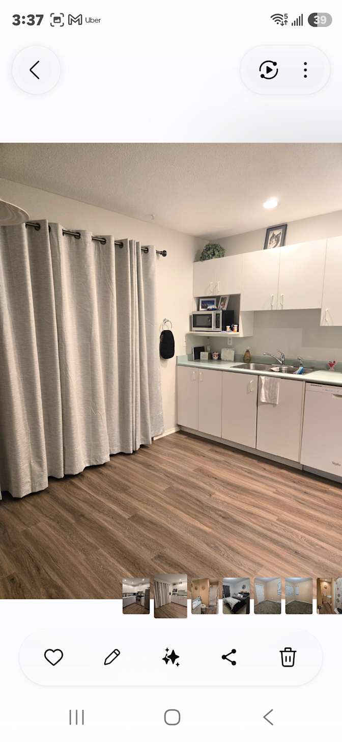 Lareina skolski's room