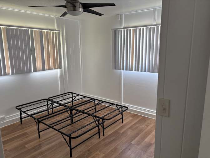 robert desrochers's room