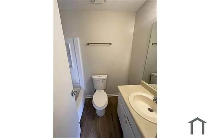 Alcove Rooms's room