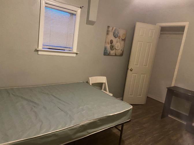 Dynelle's room