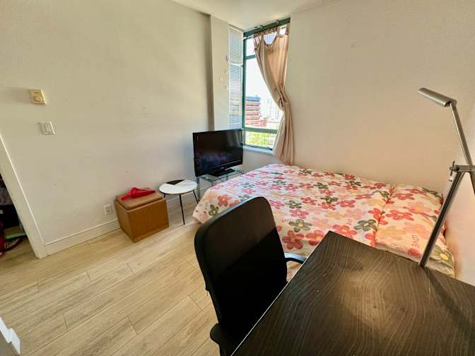 Lee's room