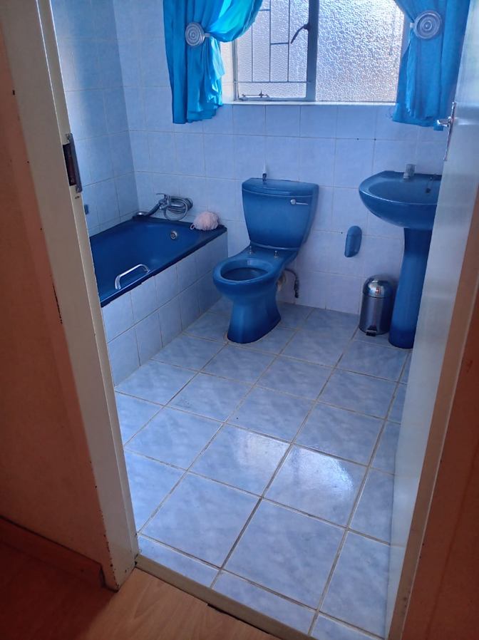 Ayi Phalane's room