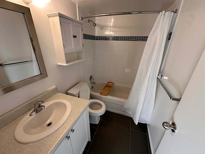 Housingfouryou's room